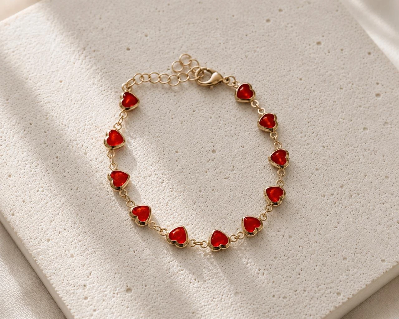 Bracelet doré cœurs – délicat & romantique ✨